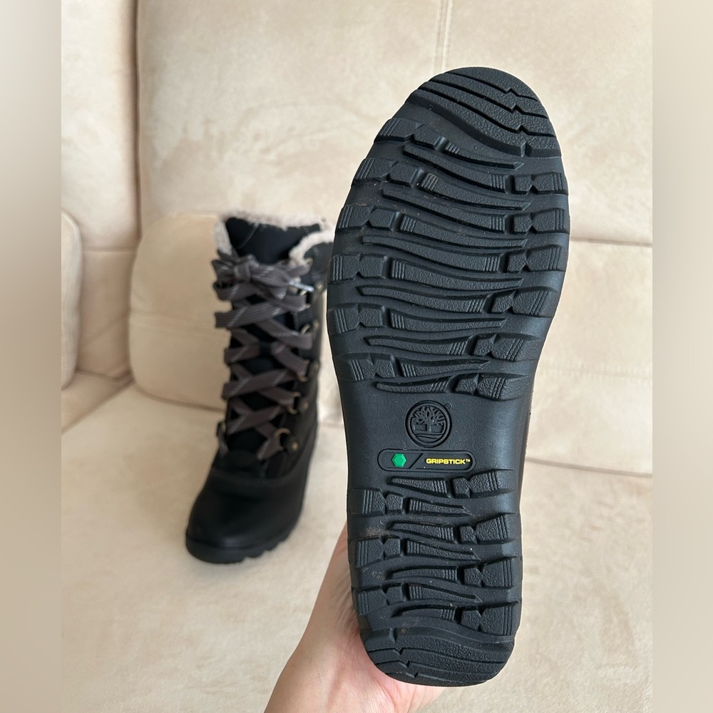 Like New Timberland Women's Earthkeepers Comfy Warm Stylish, Waterproof Boots - Picture 12 of 16